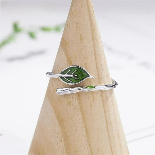 Retro Ring with Autumn Leaf