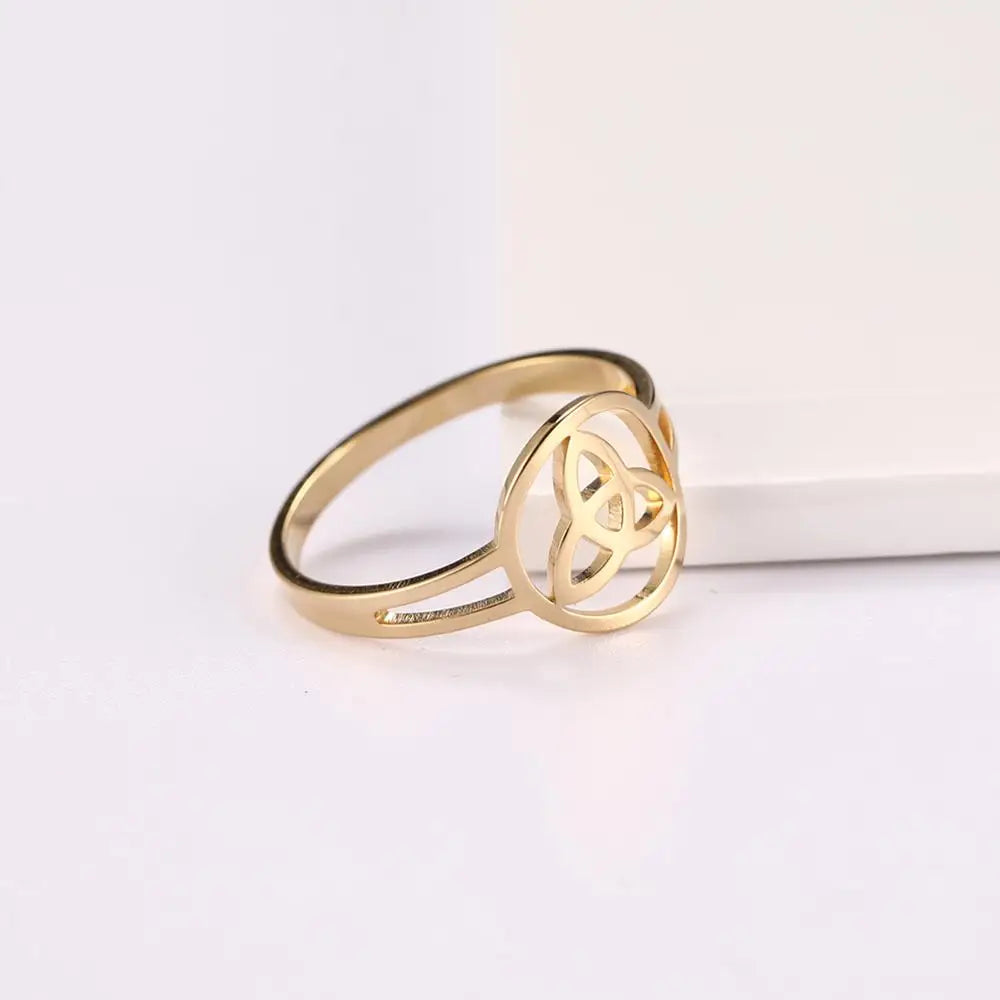 Triquetra Irish Trinity Knot Ring Gold