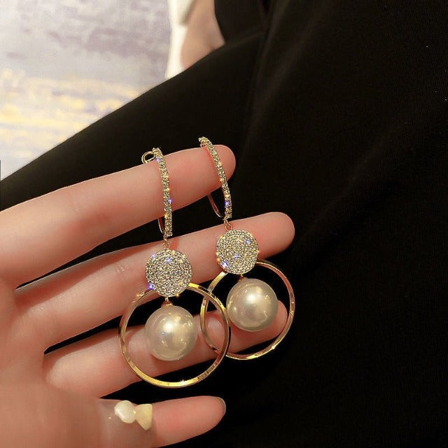 Dangling Pearl Earrings