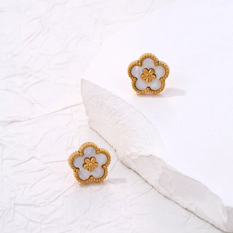 5-Leaf Clover Stud Earrings White