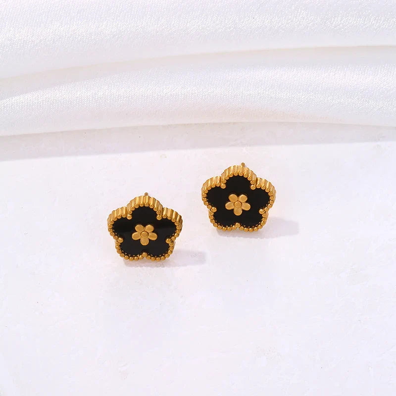5-Leaf Clover Stud Earrings Black