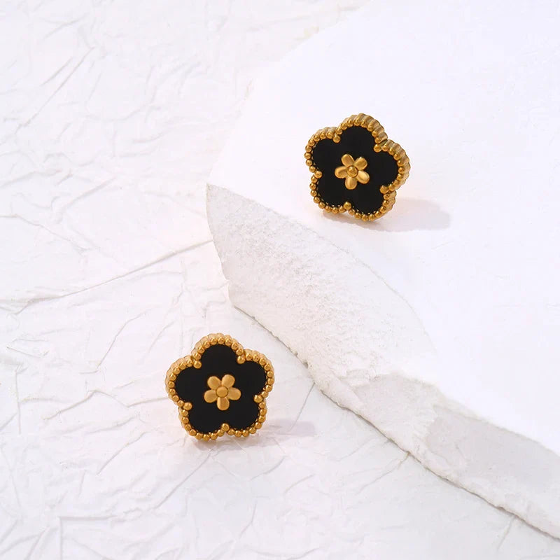 5-Leaf Clover Stud Earrings Black