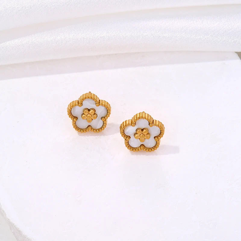 5-Leaf Clover Stud Earrings White