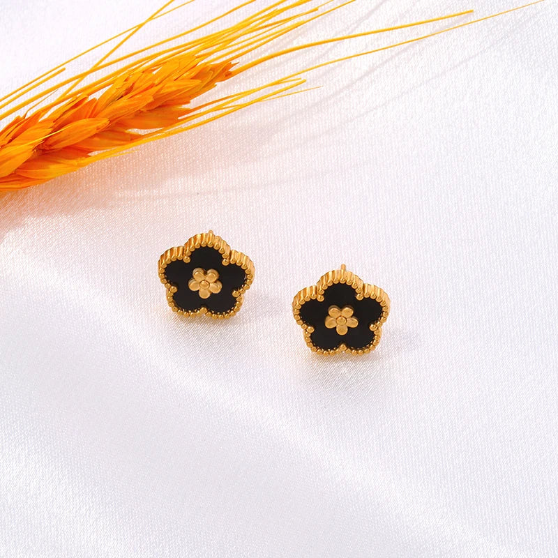 5-Leaf Clover Stud Earrings Black