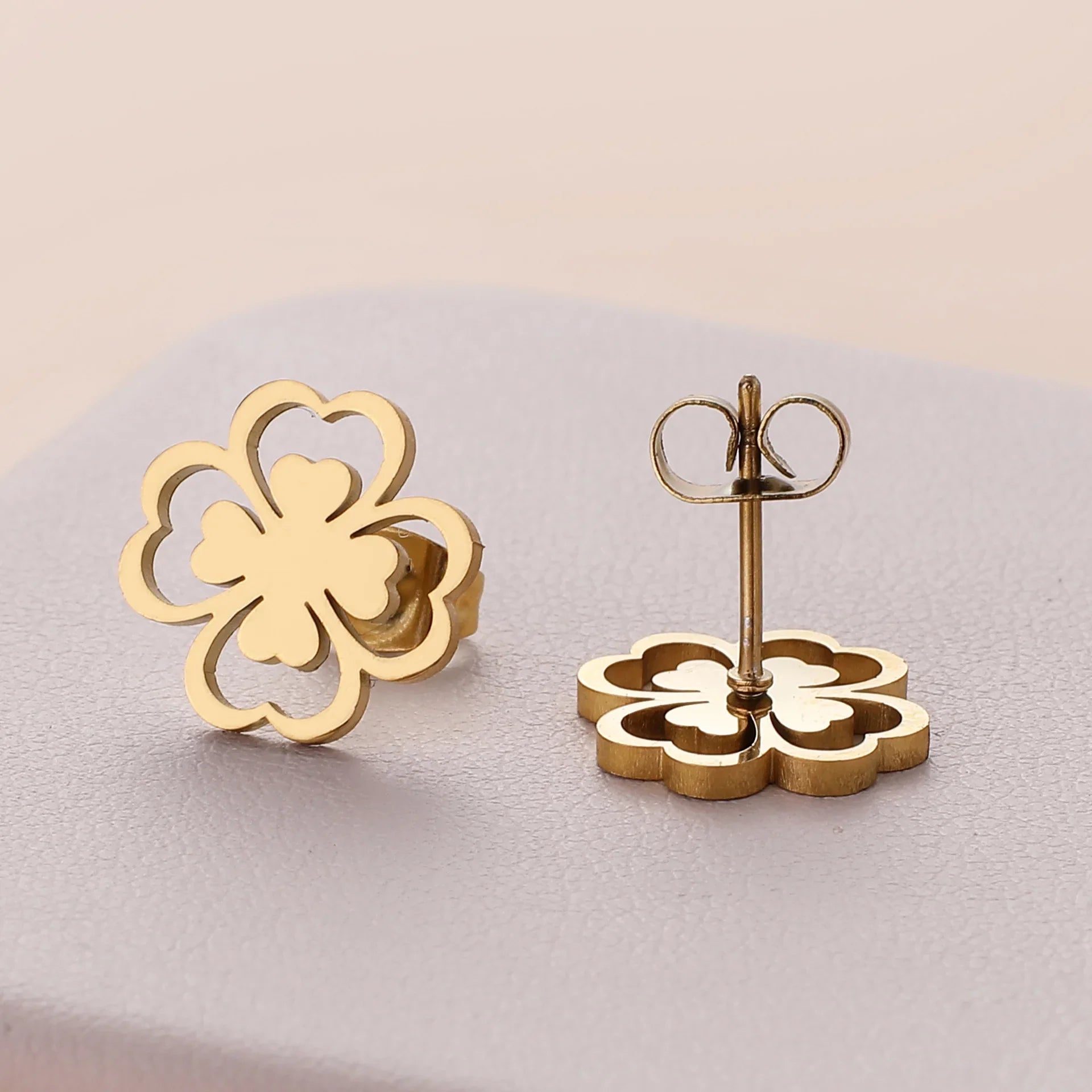 4-Leaf Clover Stud Earrings gold