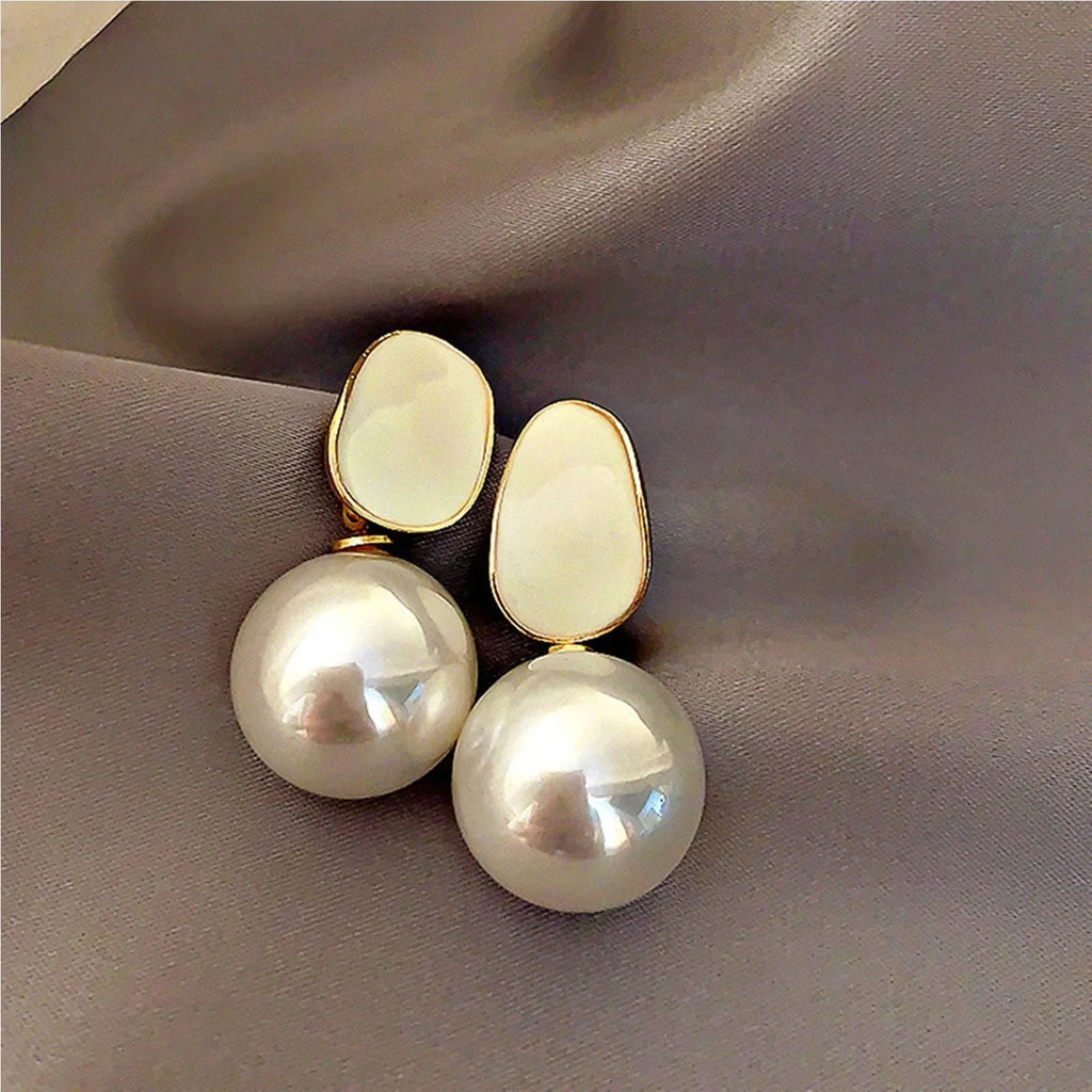 Retro-Style Earrings with White Pearls Beige