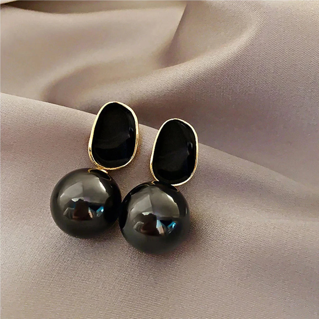Retro-Style Earrings with White Pearls Black