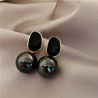 Retro-Style Earrings with White Pearls Black