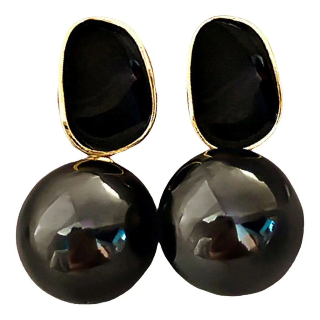 Retro-Style Earrings with White Pearls Black