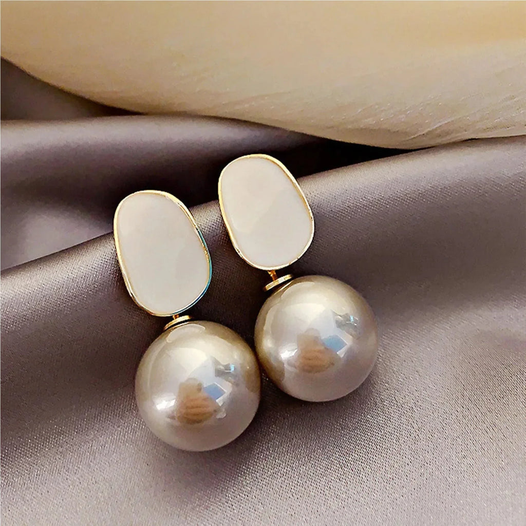 Retro-Style Earrings with White Pearls Beige