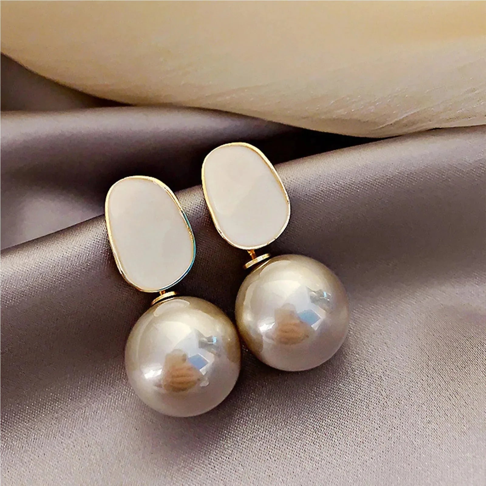 Retro-Style Earrings with White Pearls Beige