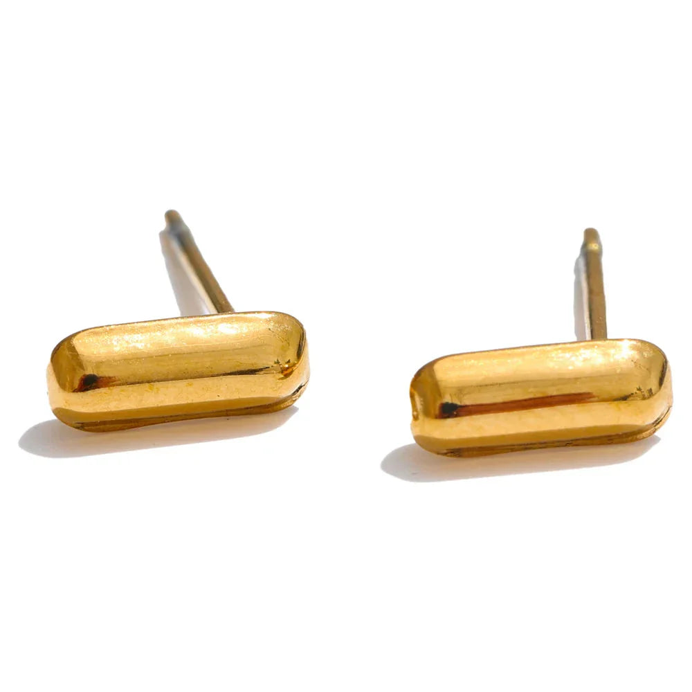 Personalized earrings with initial i