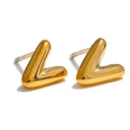 Personalized earrings with initial v