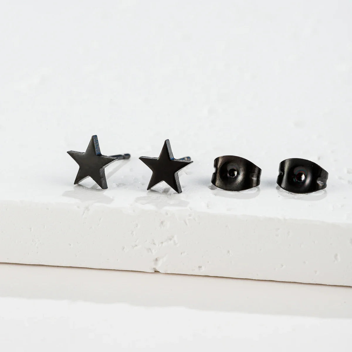 Lightweight Star Stud Earrings black