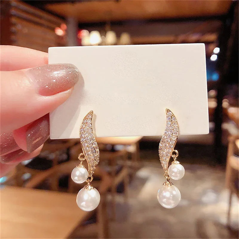 Dangling Earrings with 2 Pearls and Rhinestones