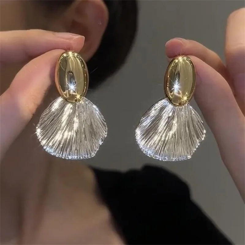 Shell Drop Earrings in Scallop Shape