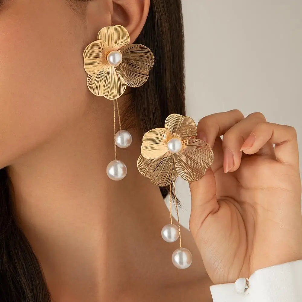 Flower and Pearl Drop Earrings gold