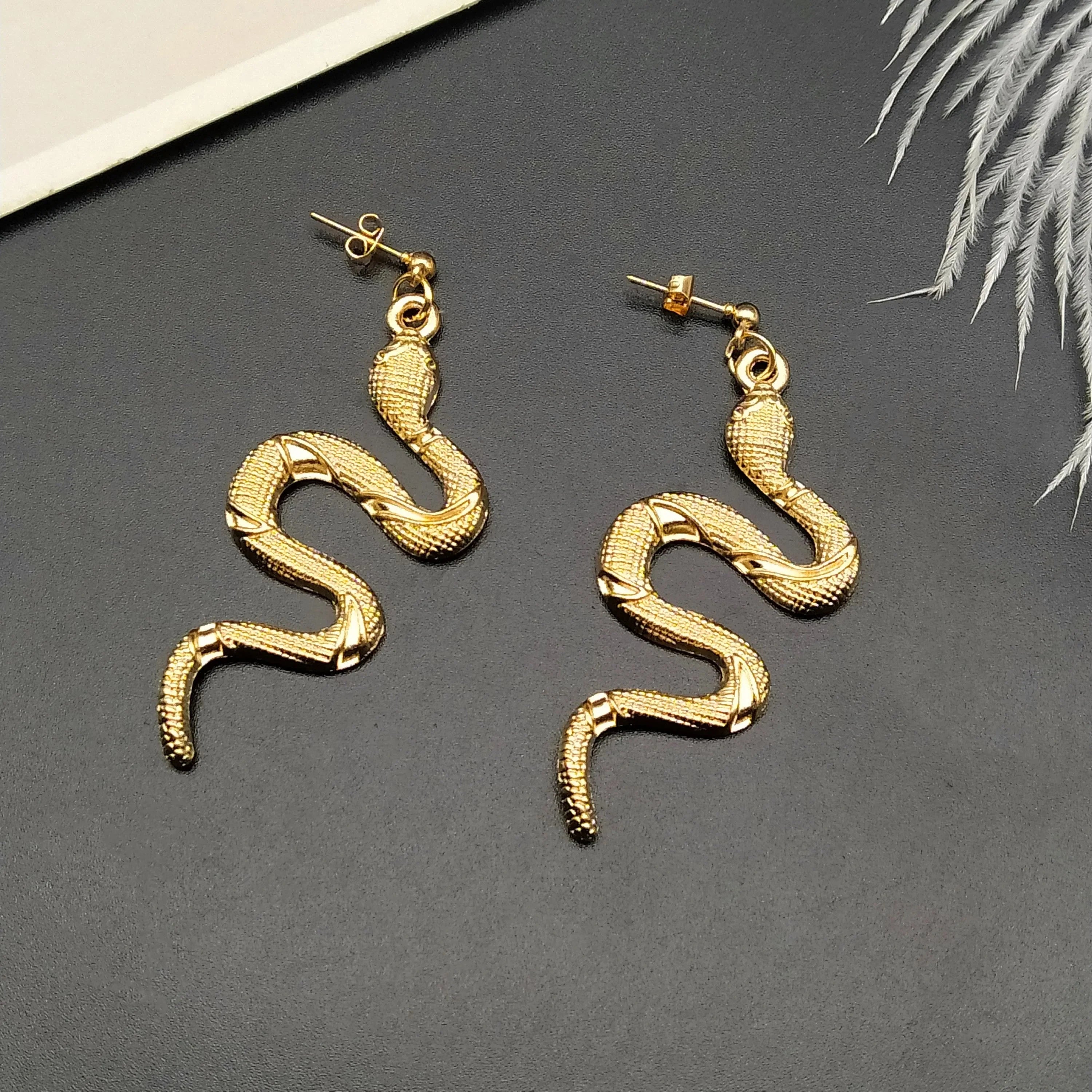 Serpent Reptile Earrings gold