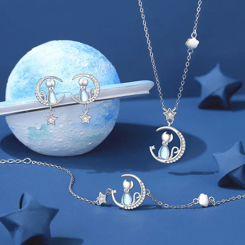 Bracelet with Moonstone Cat and Zircon
