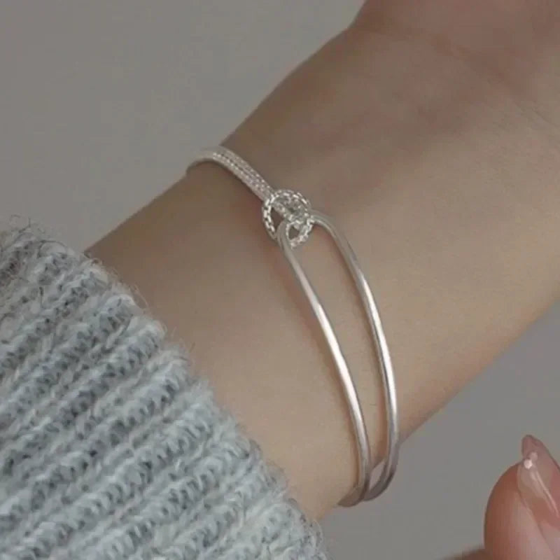 Bracelet with a modern-style knot