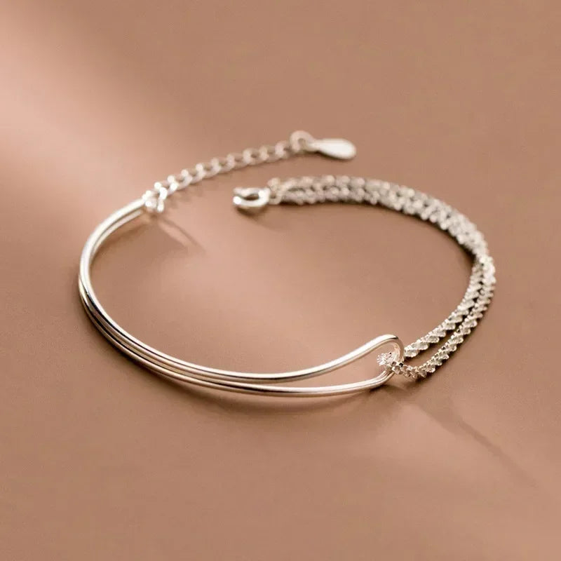 Bracelet with a modern-style knot