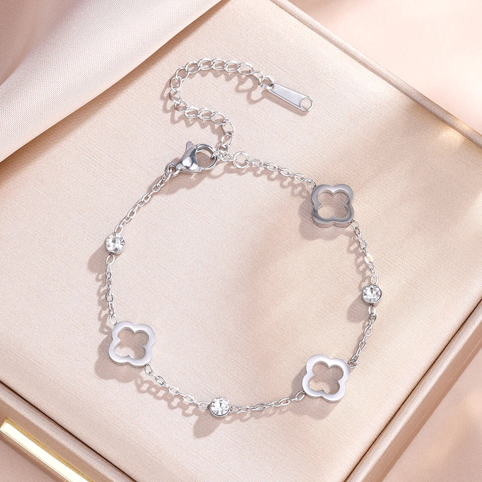 Four-Leaf Clover Bracelet with Silver Zircon