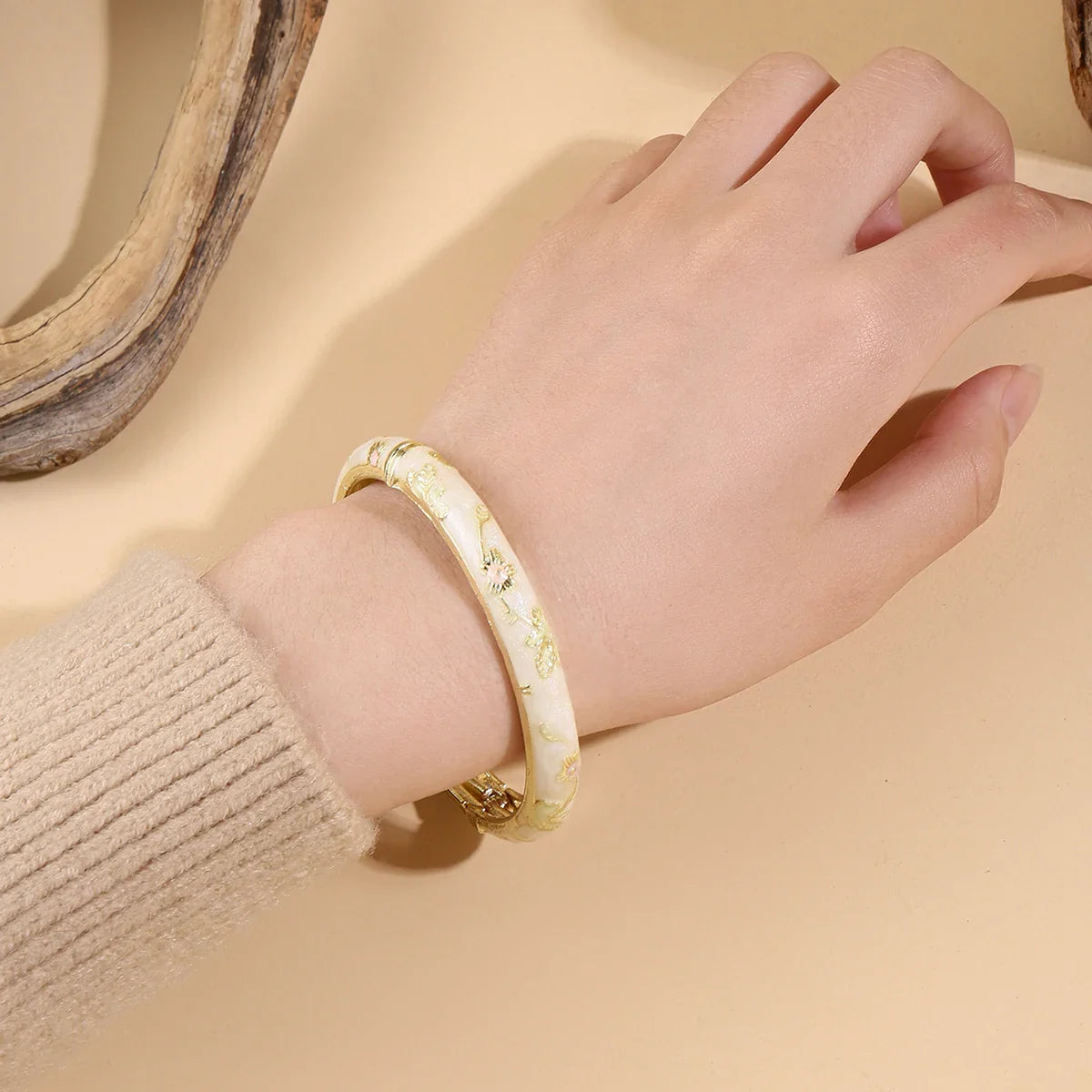 Colored Bracelet with white Flowers