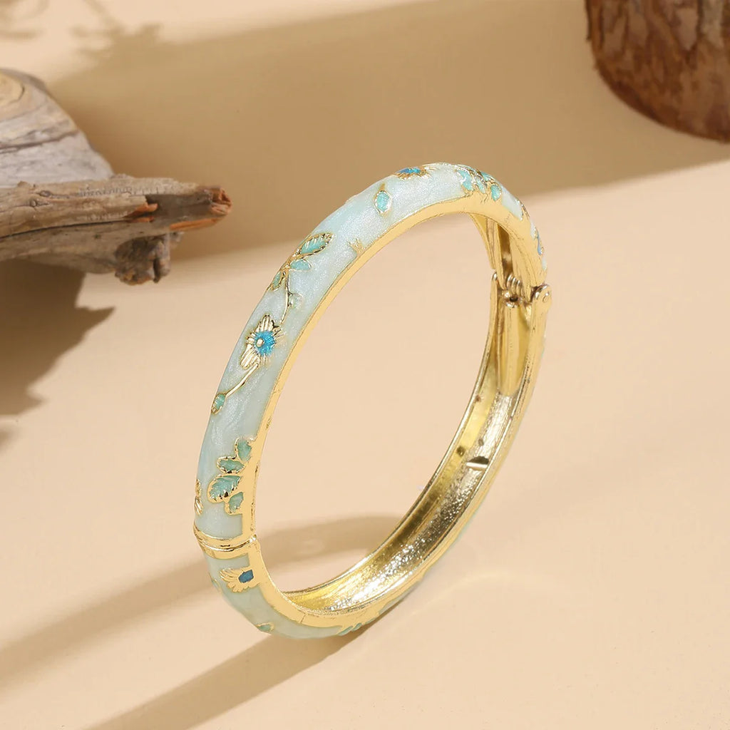 Colored Bracelet with blue Flowers