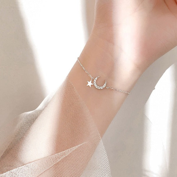 Women's Crescent Moon Bracelet, Silver-colored Chain Bracelet