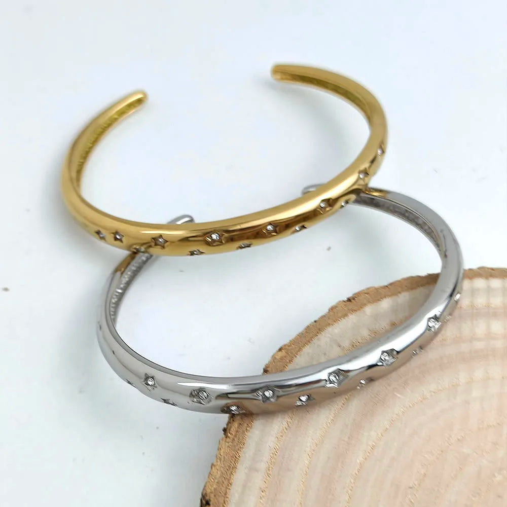 Elegant Bracelet with Star and Celestial Motifs Gold