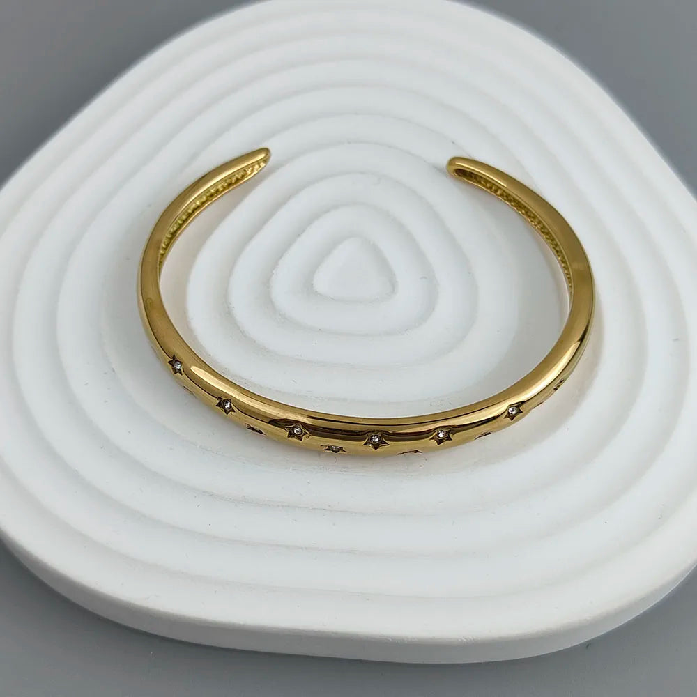Elegant Bracelet with Star and Celestial Motifs Gold
