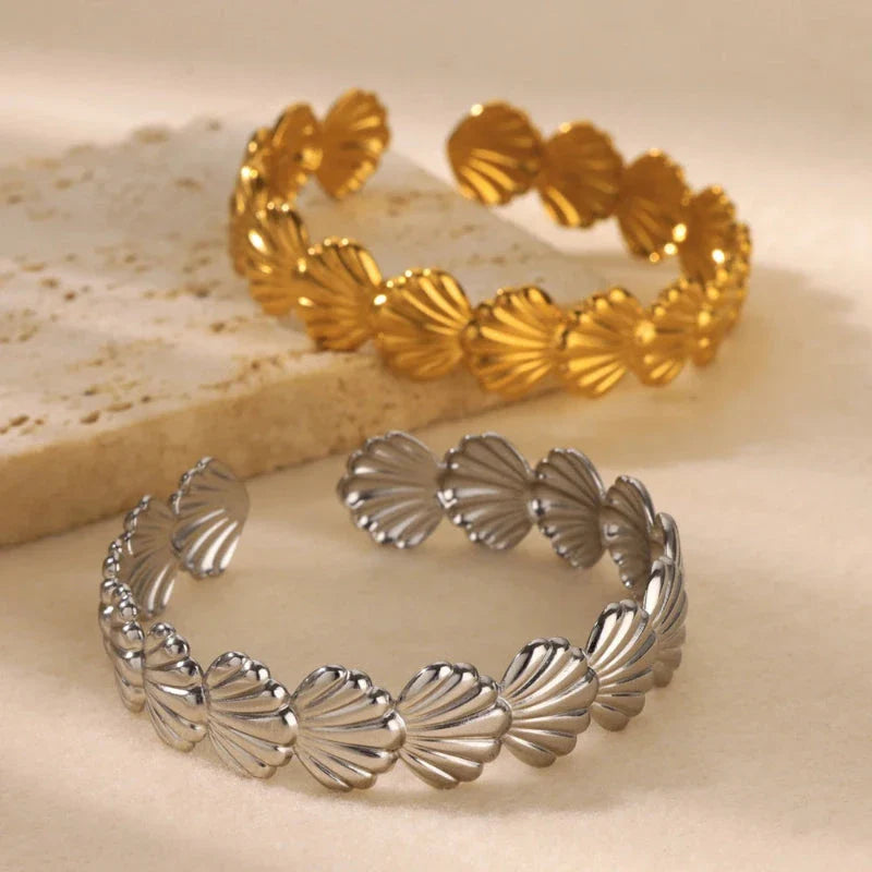 Elegant Bracelet Shells Starfish and Scallops Scallop Gold