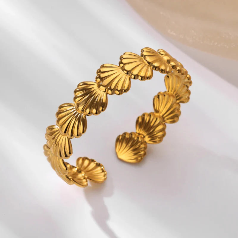 Elegant Bracelet Shells Starfish and Scallops Scallop Gold