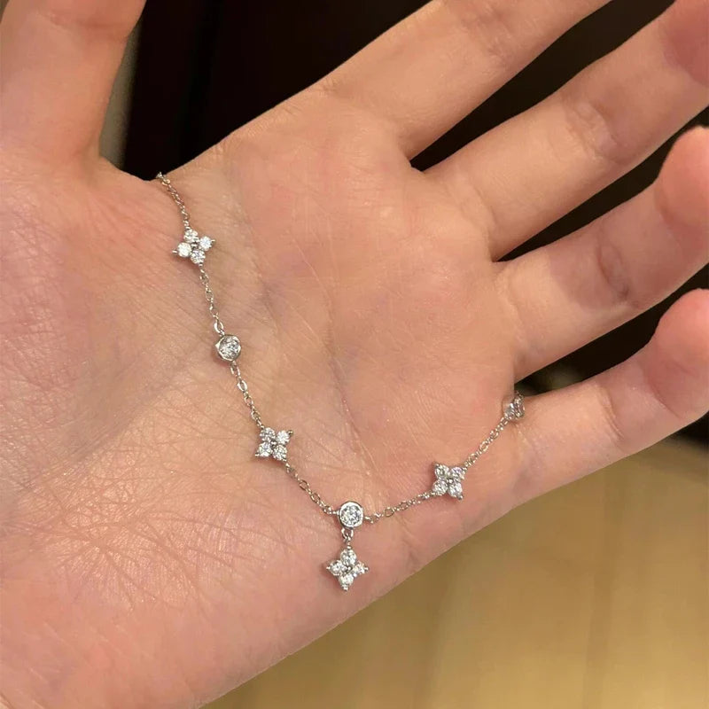 Curb Bracelet with Delicate Flowers in Silver Zircon