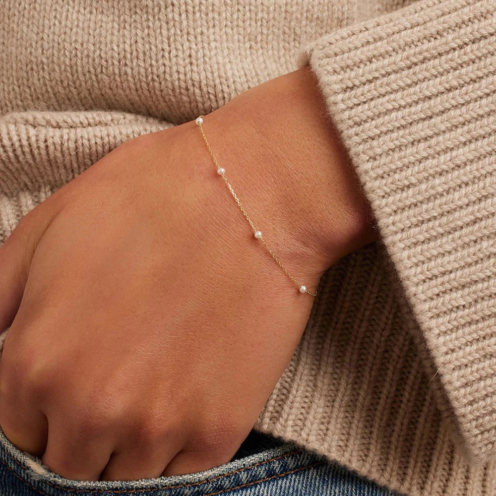 Fine Chain Bracelet with White Pearls