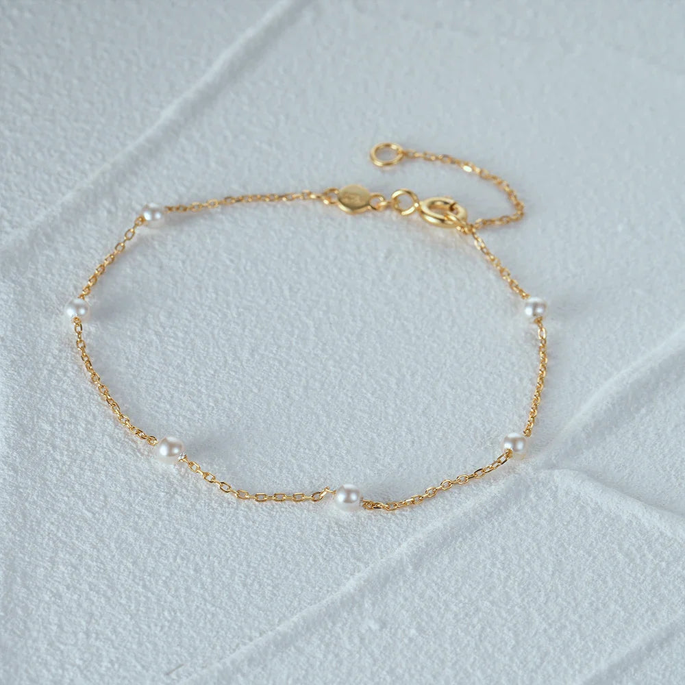 Fine Chain Bracelet with White Pearls