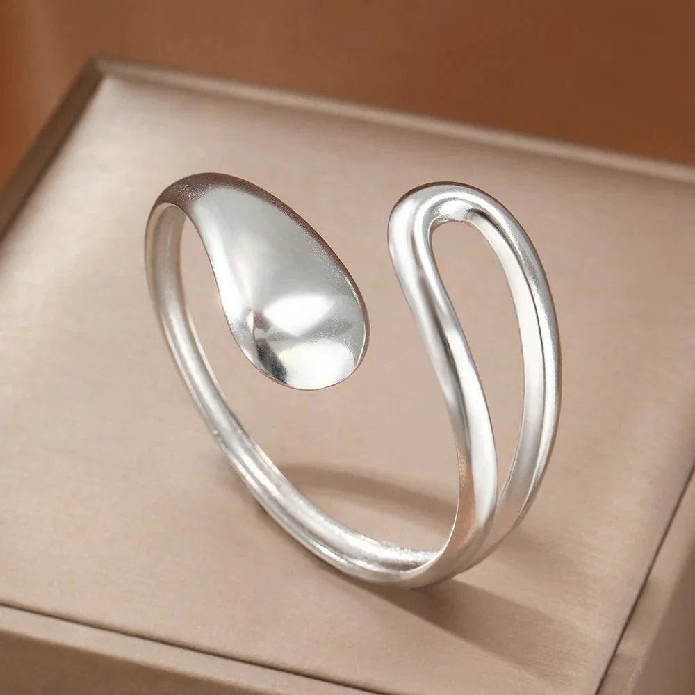 Elegant Curb Bracelet with Silver Water Drop