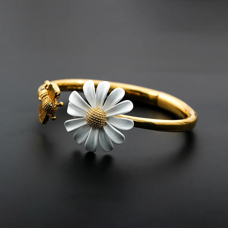 Daisy Flower Curb Bracelet