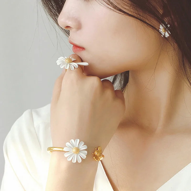 Daisy Flower Curb Bracelet