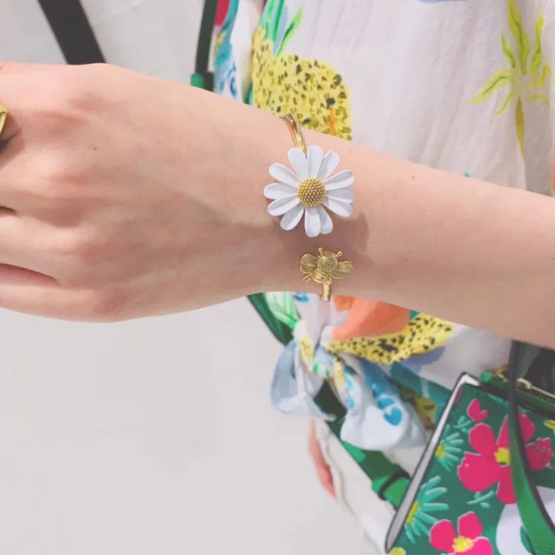 Daisy Flower Curb Bracelet