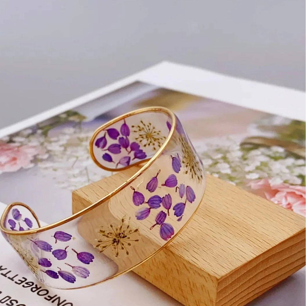 Transparent Resin Flower Curb Bracelet violet a