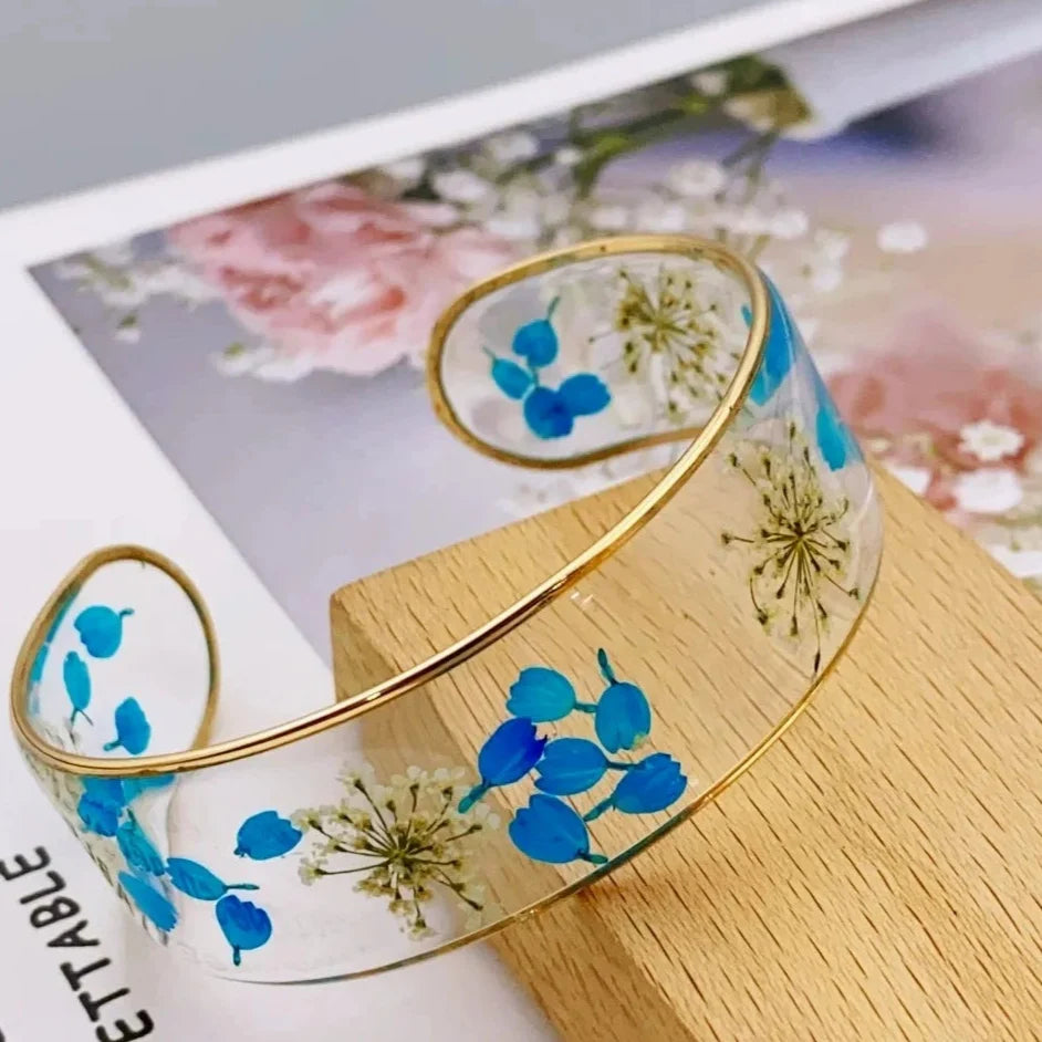 Transparent Resin Flower Curb Bracelet blue a