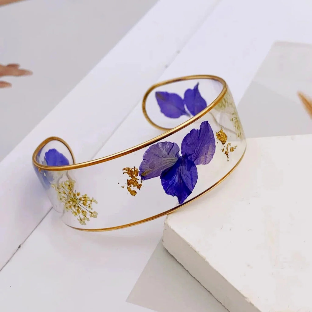 Transparent Resin Flower Curb Bracelet Dark Blue a