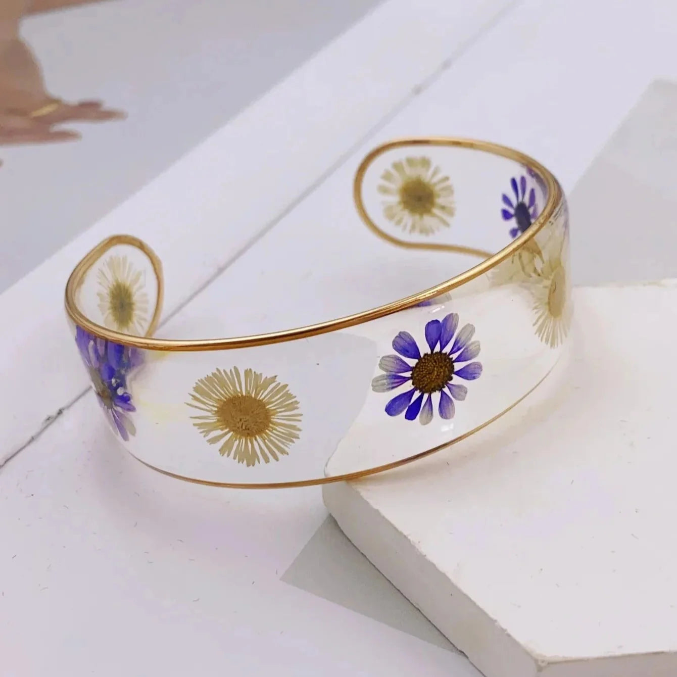 Transparent Resin Flower Curb Bracelet violet b