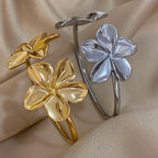 Curb Bracelet Large 5-Petal Flowers gold