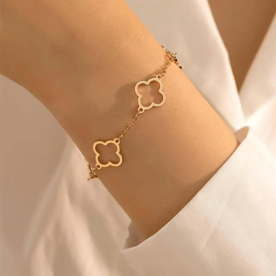 Set of 2 Bracelets with Four-Leaf Clovers Gold