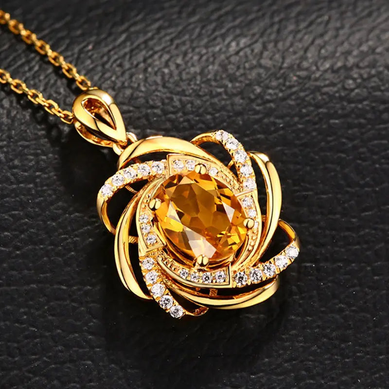 Necklace with Pretty Flower Pendant, Pearl and Zircon in Gold