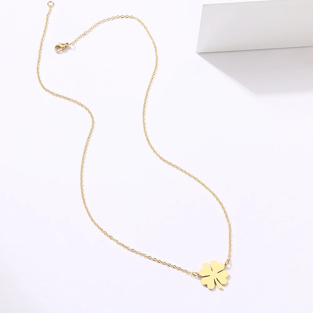 Lucky Clover Leaf Pendant Necklace gold