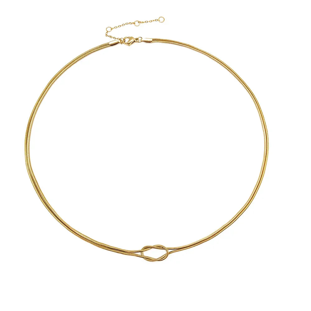 Necklace with Minimalist Bow Pendant in gold