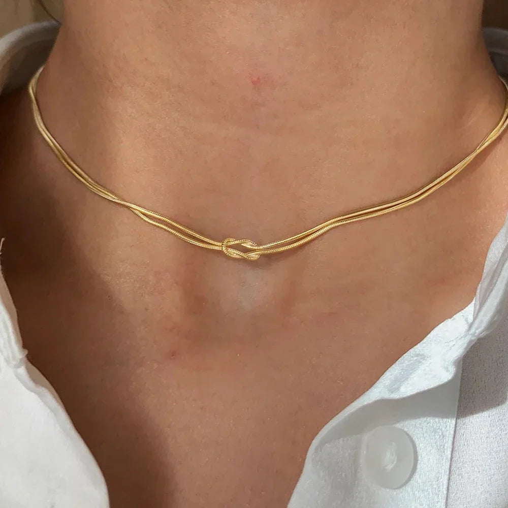 Necklace with Minimalist Bow Pendant in gold